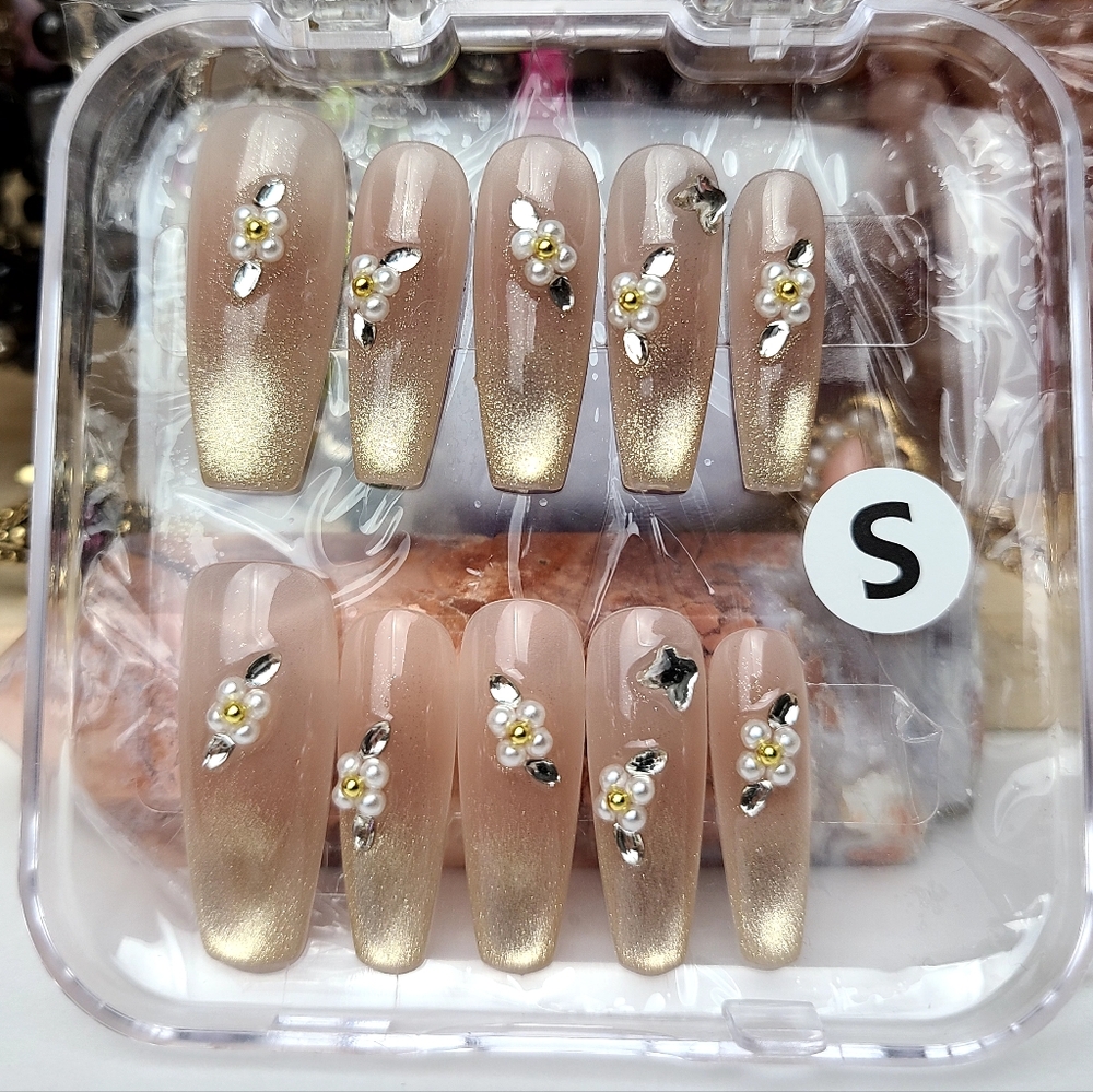 Pearly Floral Cateye Press-On Nail Set | DIY At Home Manicure | Easy & Reusable